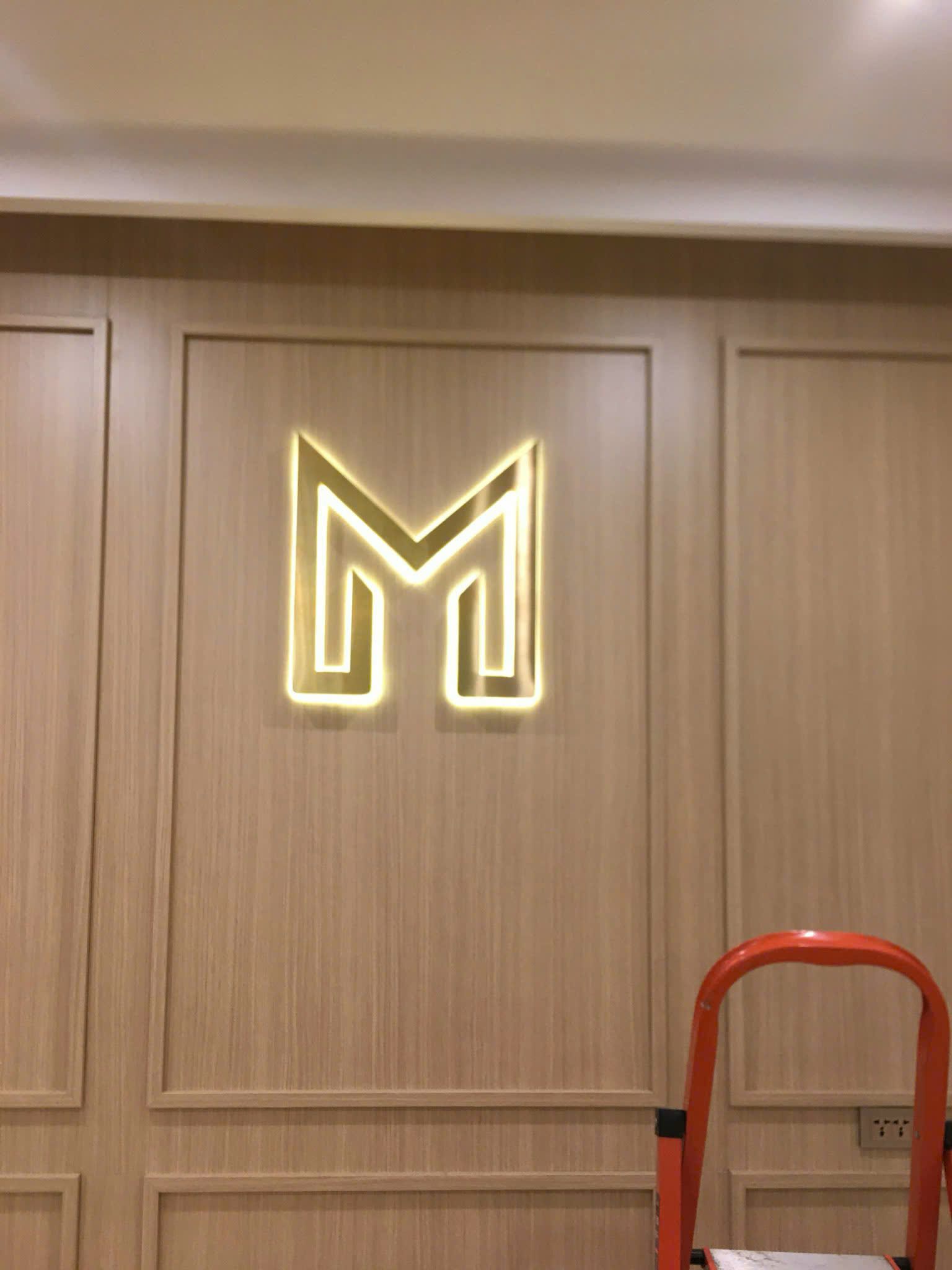 Logo LED gắn tường nội thất