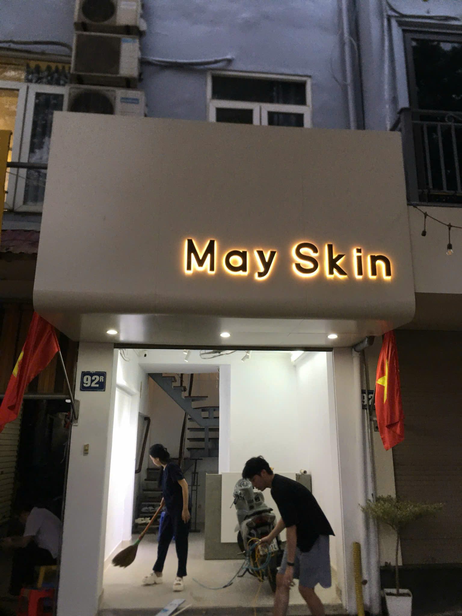 Biển chữ nổi phát sáng cho mặt tiền cửa hàng làm đẹp