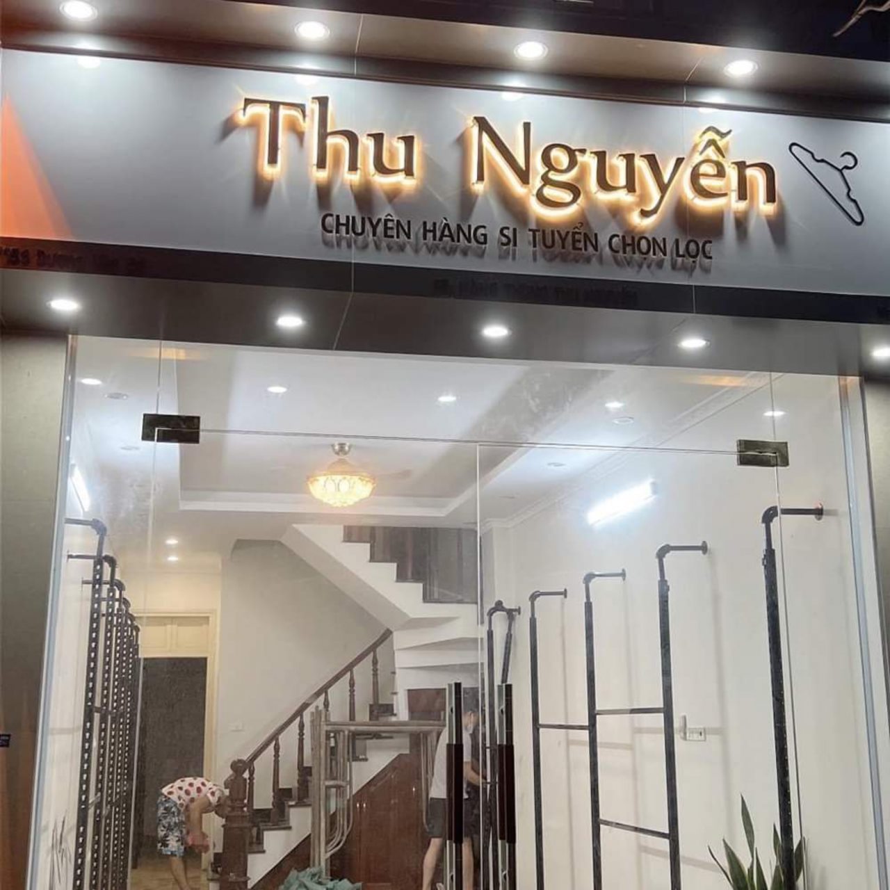 Mẫu biển alu chữ nổi cho cửa hàng bán lẻ