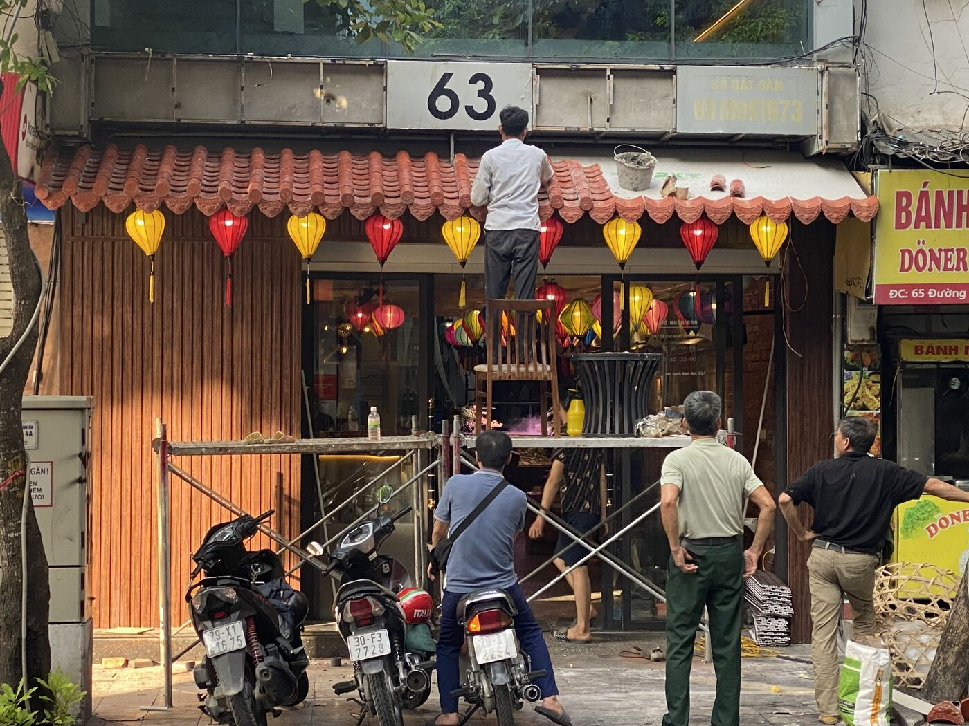 Quá trình thi công biển nhà hàng Bếp Bà Sơn Hội An